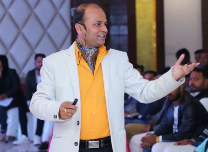 Deepak Kapoor leadership coaching session for corporate teams