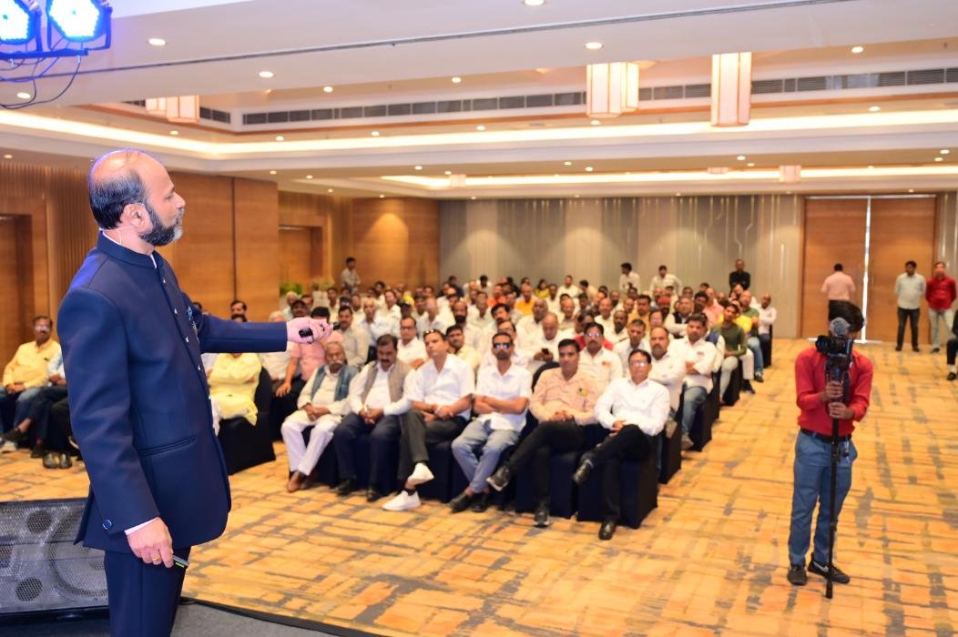 Deepak Kapoor corporate training on communication and leadership 