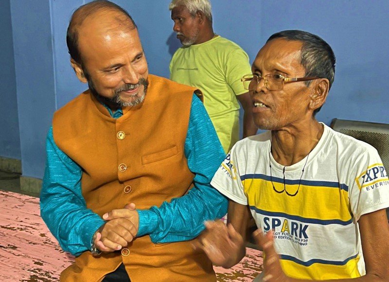 Deepak Kapoor inspiring audience during motivational keynote speech