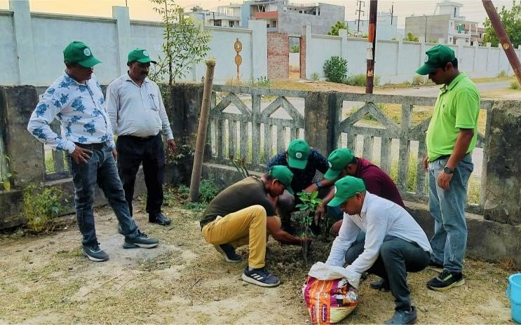Corporate training workshop by motivational speaker Deepak Kapoor